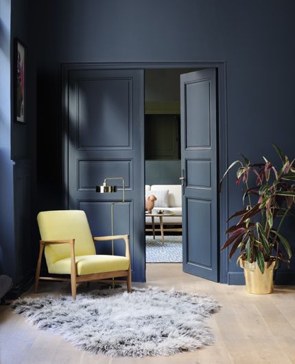 Salon : mur bleu gris