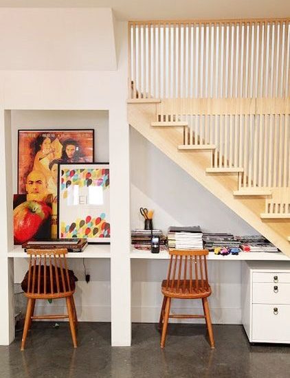 Un bureau en sous escalier | via Pinterest